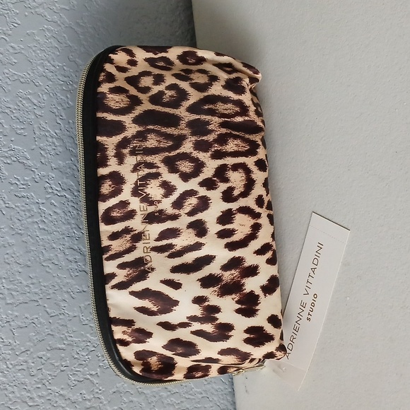 Adrienne Vittadini Makeup Bag 🆕️ Leopard Makeup Bag Leopard Pouch New with Tags - Picture 7 of 10